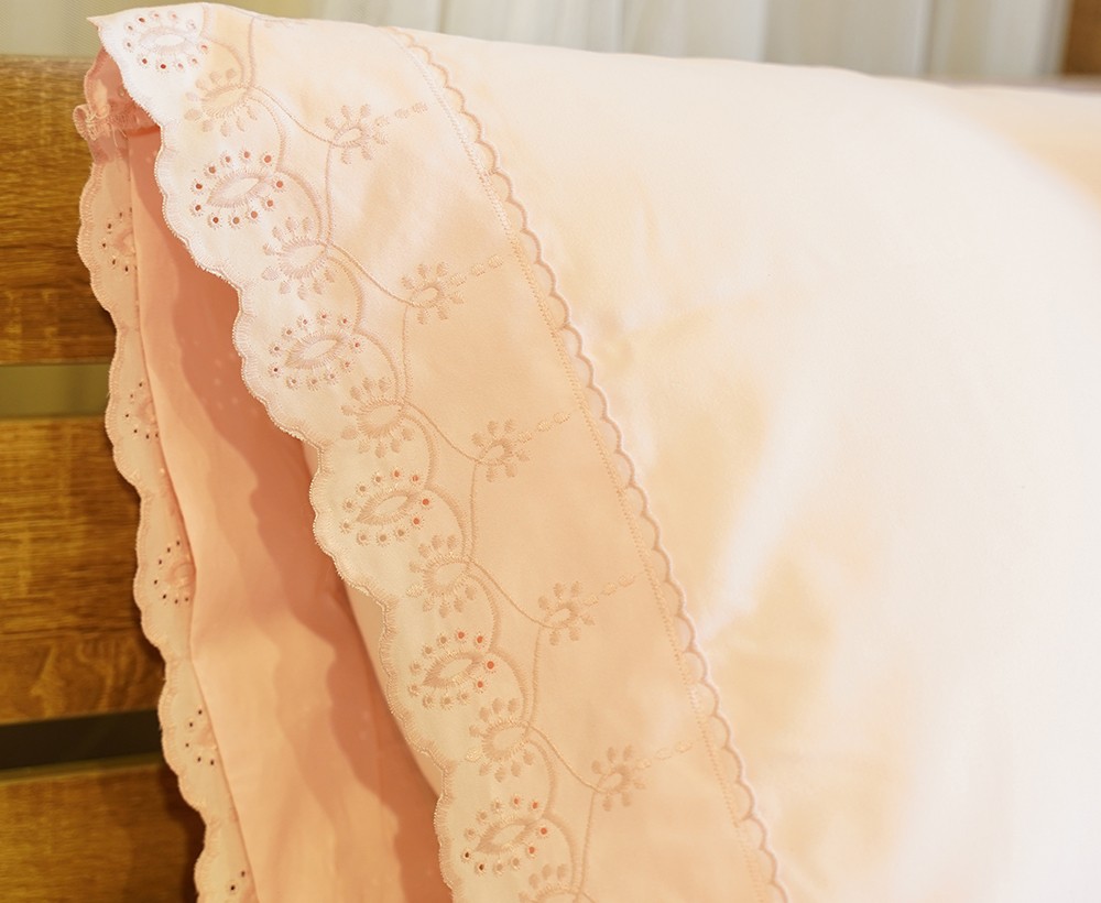 Microfiber lace bed sheet set